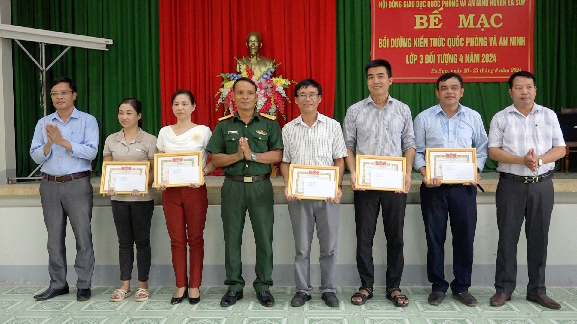 Bế mạc lớp bồi dưỡng kiến thức quốc phòng và an ninh đối tượng 4 năm 2024